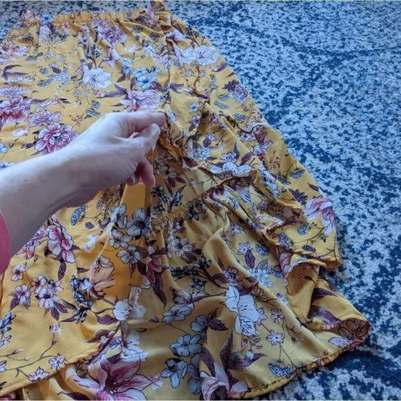 Live To Be Spoiled hi-low skirt. Yellow with flowers med - Picture 8 of 14